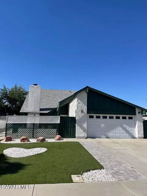 1135 Caperton St, Lancaster, CA 93535
