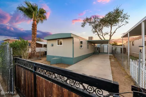 3300 15th St W #355, Rosamond, CA 93560