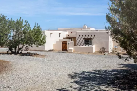 10555 Cima Mesa Rd, Juniper Hills, CA 93543