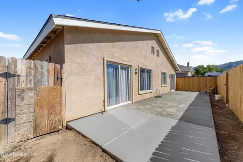 Exterior - 1001 Clearview St, Tehachapi, CA 93561 photo 2 of 3