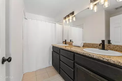 Bath - 1001 Clearview St, Tehachapi, CA 93561 photo 1 of 2