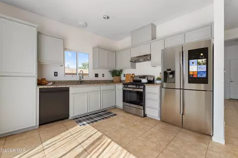 Kitchen - 1001 Clearview St, Tehachapi, CA 93561 photo 1 of 1