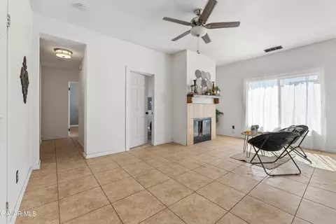 Entry Way - 1001 Clearview St, Tehachapi, CA 93561 photo 1 of 1