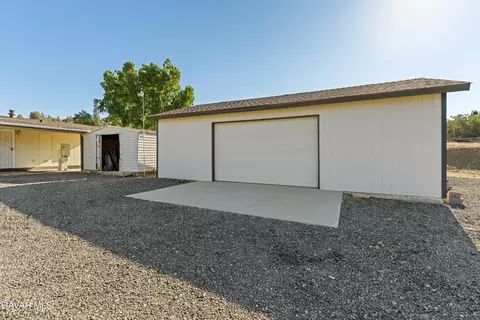 Exterior - 24977 Sand Canyon Rd, Tehachapi, CA 93561 photo 6 of 10