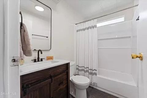 Bath - 24977 Sand Canyon Rd, Tehachapi, CA 93561 photo 1 of 2