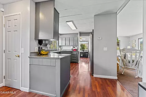 Kitchen - 24977 Sand Canyon Rd, Tehachapi, CA 93561 photo 3 of 3