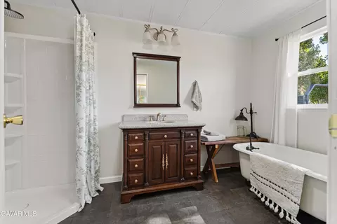 Bath - 24977 Sand Canyon Rd, Tehachapi, CA 93561 photo 2 of 2