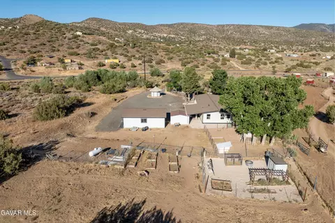 Exterior - 24977 Sand Canyon Rd, Tehachapi, CA 93561 photo 10 of 10