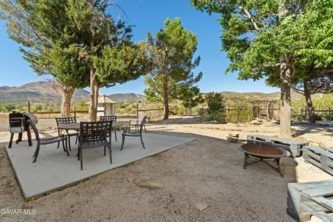 Exterior - 24977 Sand Canyon Rd, Tehachapi, CA 93561 photo 3 of 10
