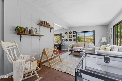 Living - 24977 Sand Canyon Rd, Tehachapi, CA 93561 photo 2 of 3