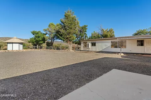 Exterior - 24977 Sand Canyon Rd, Tehachapi, CA 93561 photo 8 of 10