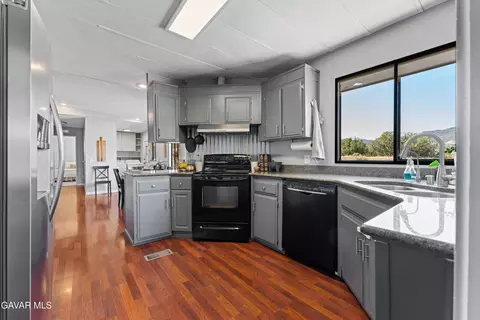 Kitchen - 24977 Sand Canyon Rd, Tehachapi, CA 93561 photo 2 of 3