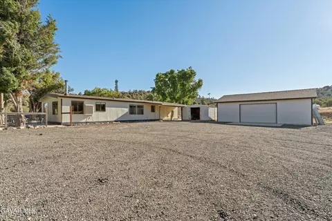 Exterior - 24977 Sand Canyon Rd, Tehachapi, CA 93561 photo 5 of 10