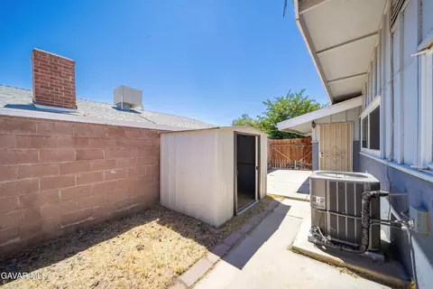 Exterior - 44254 12th St E, Lancaster, CA 93535 photo 6 of 6
