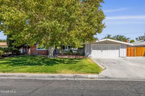 Exterior - 44254 12th St E, Lancaster, CA 93535 photo 2 of 6
