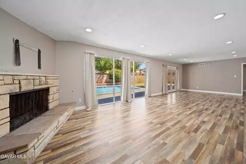 Living - 44254 12th St E, Lancaster, CA 93535 photo 3 of 7