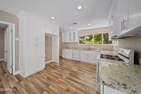 Kitchen - 44254 12th St E, Lancaster, CA 93535 photo 4 of 4