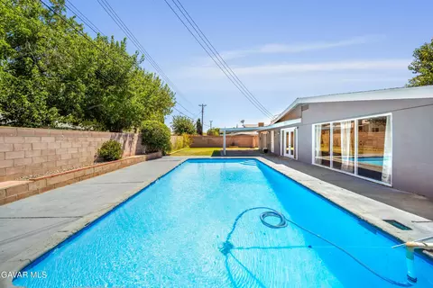 Exterior - 44254 12th St E, Lancaster, CA 93535 photo 5 of 6