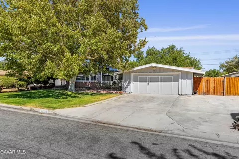 44254 12th St E, Lancaster, CA 93535