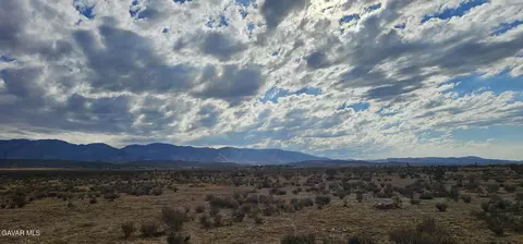 180 Th St E Avenue W8, Llano, CA 93544