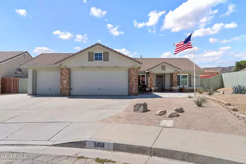5858 Travis Paul Dr, Lancaster, CA 93536