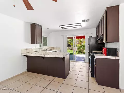 Kitchen - 37707 Dixie Dr, Palmdale, CA 93550 photo 4 of 5