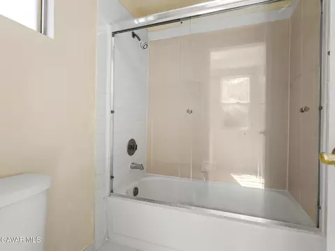 Bath - 37707 Dixie Dr, Palmdale, CA 93550 photo 2 of 4