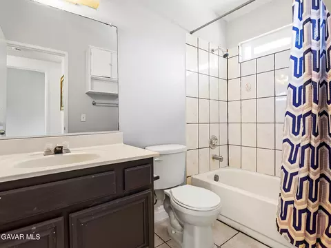 Bath - 37707 Dixie Dr, Palmdale, CA 93550 photo 3 of 4