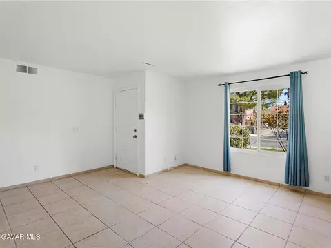 Living - 37707 Dixie Dr, Palmdale, CA 93550 photo 3 of 9