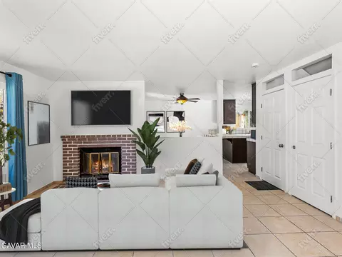 Living - 37707 Dixie Dr, Palmdale, CA 93550 photo 6 of 9