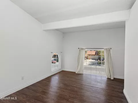 Living - 37707 Dixie Dr, Palmdale, CA 93550 photo 8 of 9