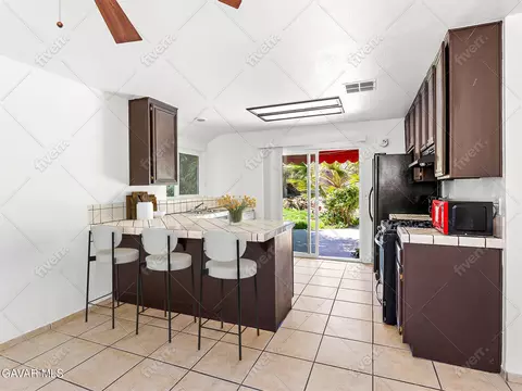Kitchen - 37707 Dixie Dr, Palmdale, CA 93550 photo 5 of 5