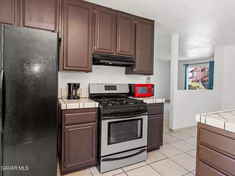 Kitchen - 37707 Dixie Dr, Palmdale, CA 93550 photo 3 of 5