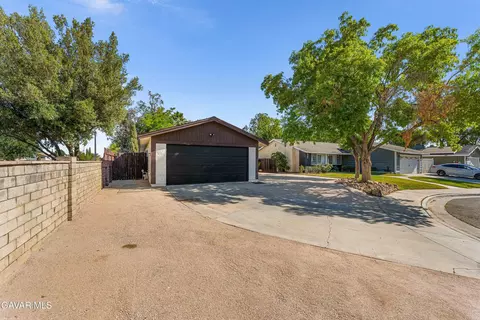 Exterior - 1003 Lightcap St, Lancaster, CA 93535 photo 10 of 12
