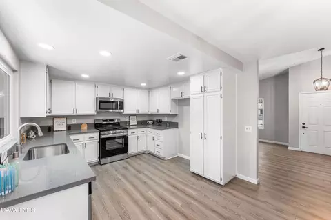Entry Way - 1003 Lightcap St, Lancaster, CA 93535 photo 1 of 1