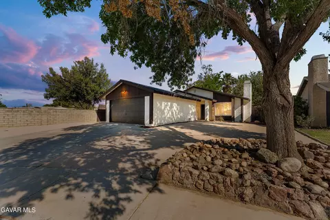 Exterior - 1003 Lightcap St, Lancaster, CA 93535 photo 4 of 12