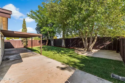 Exterior - 1003 Lightcap St, Lancaster, CA 93535 photo 7 of 12