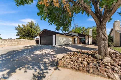 Exterior - 1003 Lightcap St, Lancaster, CA 93535 photo 11 of 12