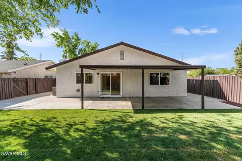 Exterior - 1003 Lightcap St, Lancaster, CA 93535 photo 5 of 12