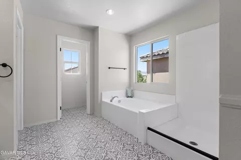 Bath - 5789 Golding Dr, Lancaster, CA 93536 photo 5 of 5