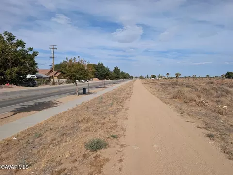Vac/vic 32nd St W & Avenue L8, Lancaster, CA 93536