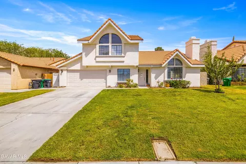 42502 52nd St W, Quartz Hill, CA 93536