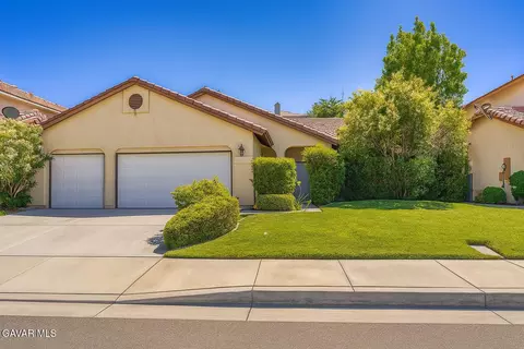 4100 Sungate Dr, Palmdale, CA 93551