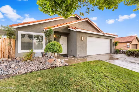 4042 Ave R-6 E, Palmdale, CA 93552