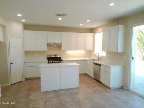 Kitchen - 2545 Cattail Pl, Palmdale, CA 93551 photo 2 of 4
