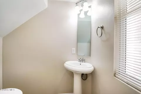 Bath - 2545 Cattail Pl, Palmdale, CA 93551 photo 4 of 4