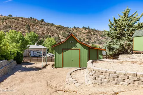 Exterior - 25880 Skyline Dr, Tehachapi, CA 93561 photo 11 of 22