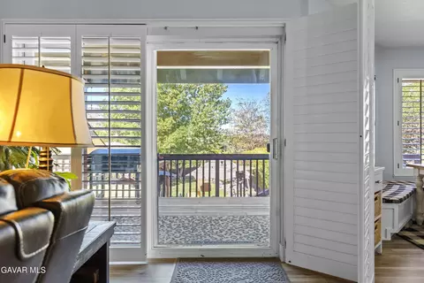 Entry Way - 25880 Skyline Dr, Tehachapi, CA 93561 photo 4 of 4