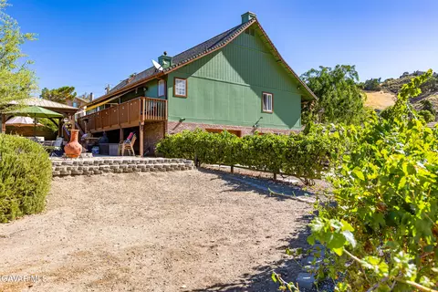 Exterior - 25880 Skyline Dr, Tehachapi, CA 93561 photo 9 of 22