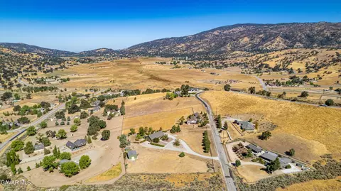 View/Area - 25880 Skyline Dr, Tehachapi, CA 93561 photo 6 of 8